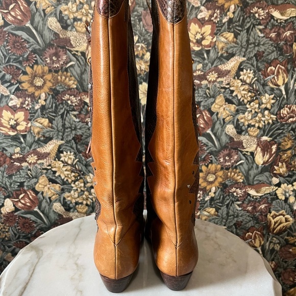 Elegant Brown and Gold Western Boots - Picture 7 of 10